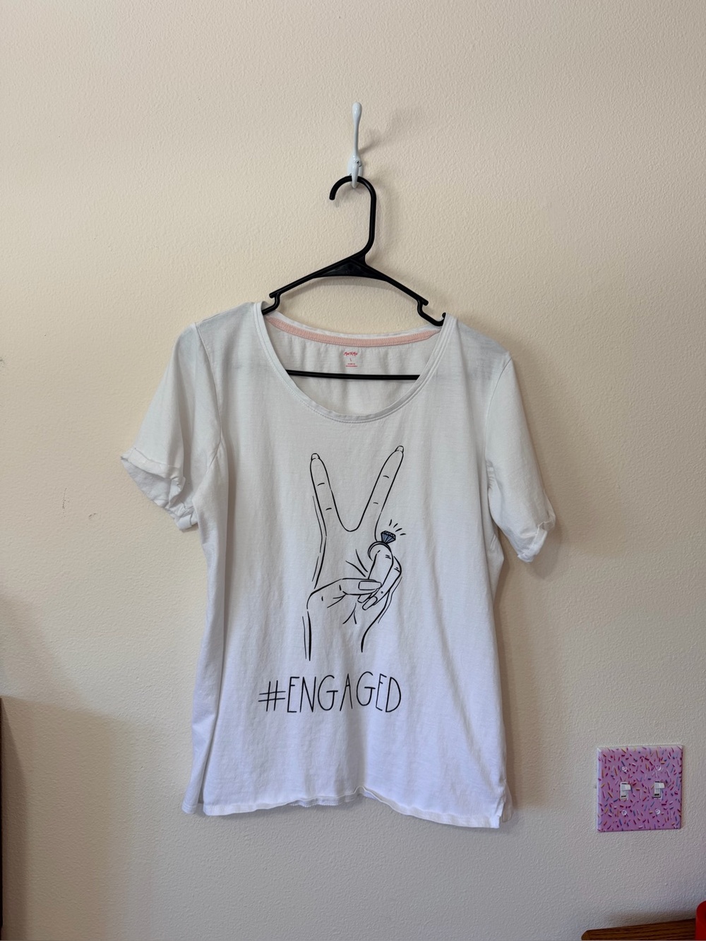 Graphic T-shirt “Engaged” size L